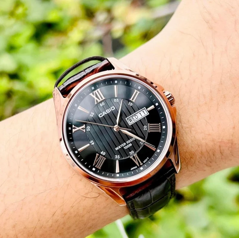Casio Reloj Clásico para Hombre con Correa de Cuero- MTP-1384L-1AV