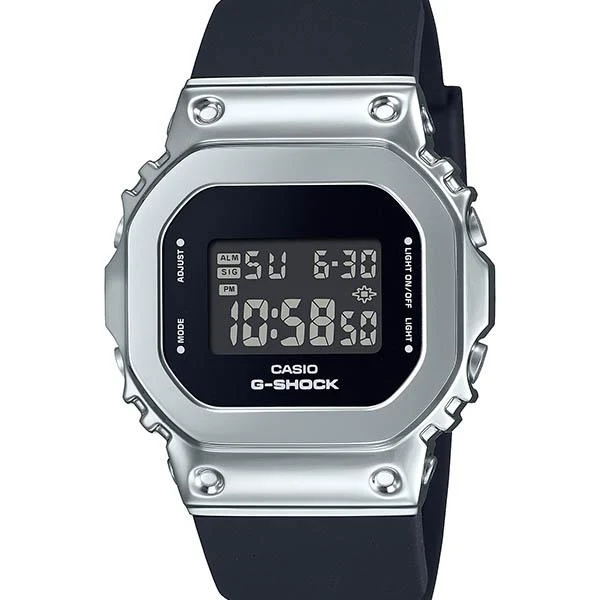 Reloj CASIO G-SHOCK GM-S5600U-1JF con tapa metálica cuadrada plateada para mujer