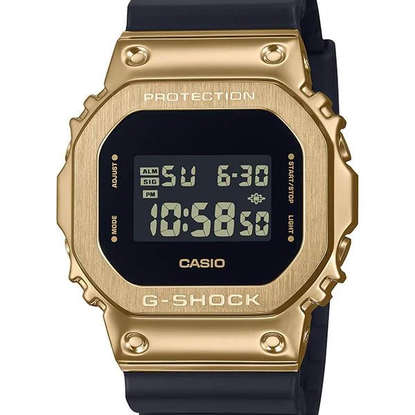 Reloj Casio G-SHOCK GM-5600UG-9JF con tapa metálica cuadrada dorada para hombre
