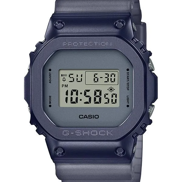 Reloj CASIO G-SHOCK GM-5600MF-2JF con revestimiento metálico y efecto niebla de medianoche para hombre