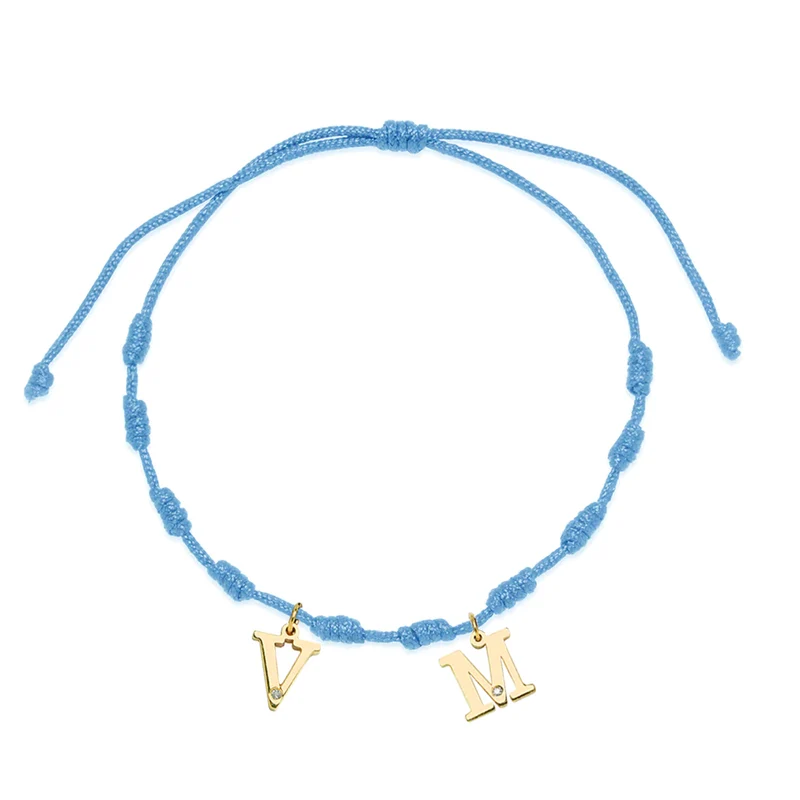 Pulsera Essenza Hilo Nudos Azul con Iniciales en Oro Amarillo 9 Kilates y Diamante