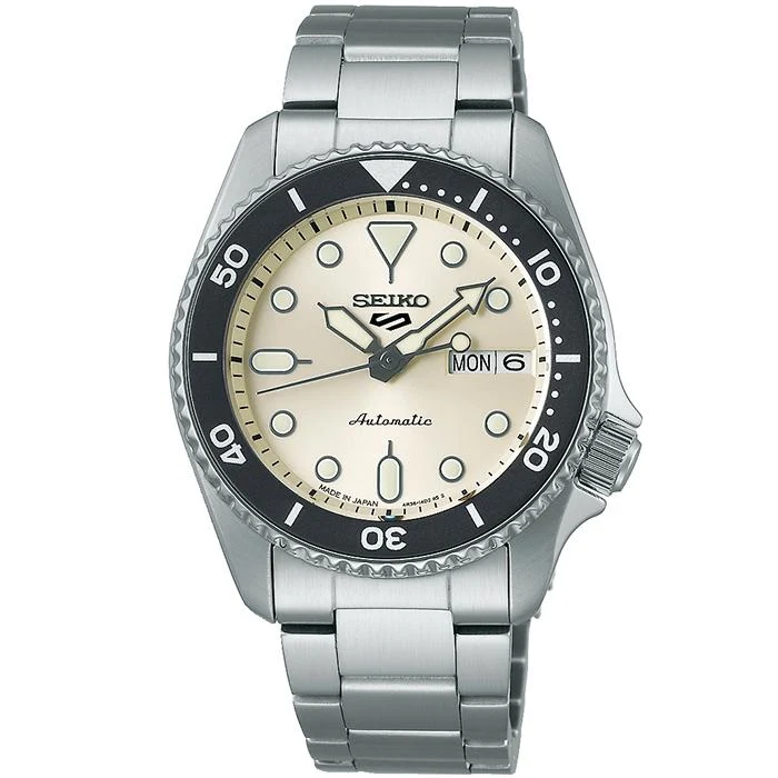 Reloj mecánico automático Seiko 5 Sports SKX Sports Style Mid-Size SBSA227 para hombre con esfera blanquecina